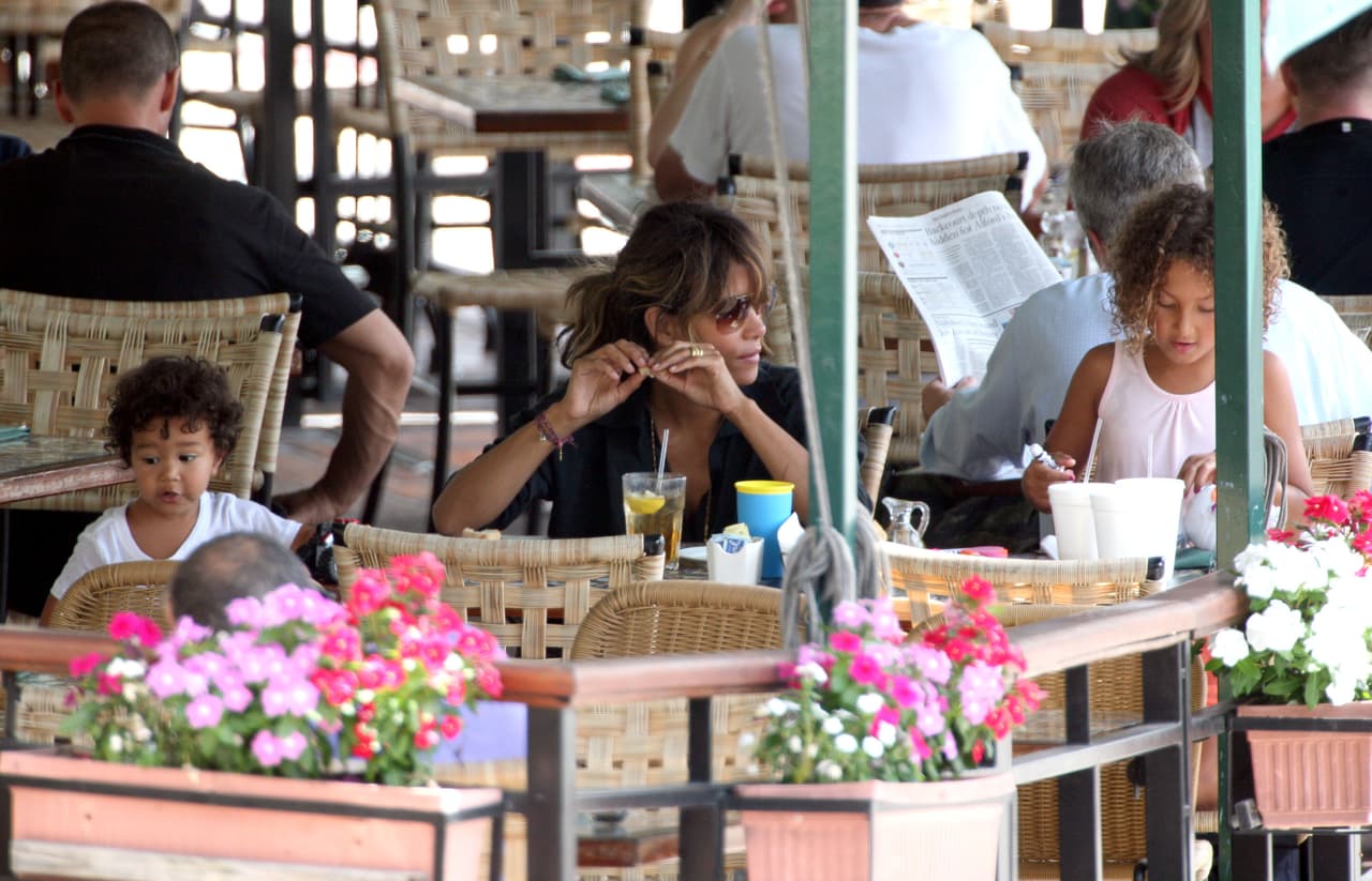 Ella es Nahla, su hija con el modelo Gabriel Aubry.