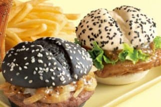 McDonald's lanza hamburguesa blanca para competir con la negra de Burger King