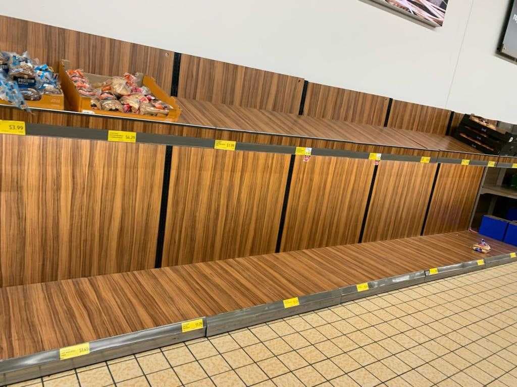 “La noche del martes, vamos a tener algo de lluvia. Esa lluvia se mezcla y después se convierte en nieve, y vamos a tener, durante 
<b>las horas de la mañana del miércoles,</b> algunos 'breaks', pero esperamos nieve durante gran parte del día. Una vez que ese sistema culmine, llega otro, que 
<b>nos afecta el jueves"</b>, aseguró Ericka Pino, meteoróloga de Univision Chicago.