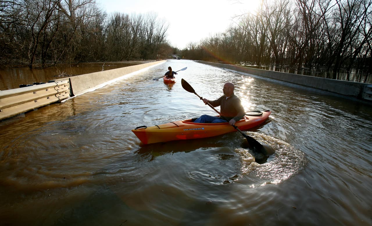 <b>Puesto 20. Minería en Jefferson, Missouri. 70.7 puntos en el sistema de clasificación de peligros.</b> A principios del siglo XVIII 
<a href="https://www.epa.gov/mo/southwest-jefferson-county-mining-national-priority-list-npl-superfund-site-jefferson-county"><u>comenzó la minería en esta zona</u></a>, a unas 37 millas al suroeste de St. Louis. Los desechos de esta actividad contaminaron el suelo, las aguas superficiales y subterráneas. Los sitios contaminados más peligrosos del país entran en la lista de prioridades nacionales de la agencia y son atendidos utilizando el ‘superfondo’, un 
<a href="https://www.epa.gov/superfund"><u>presupuesto federal especial</u></a> para tratar este tipo de emergencias.
<br>