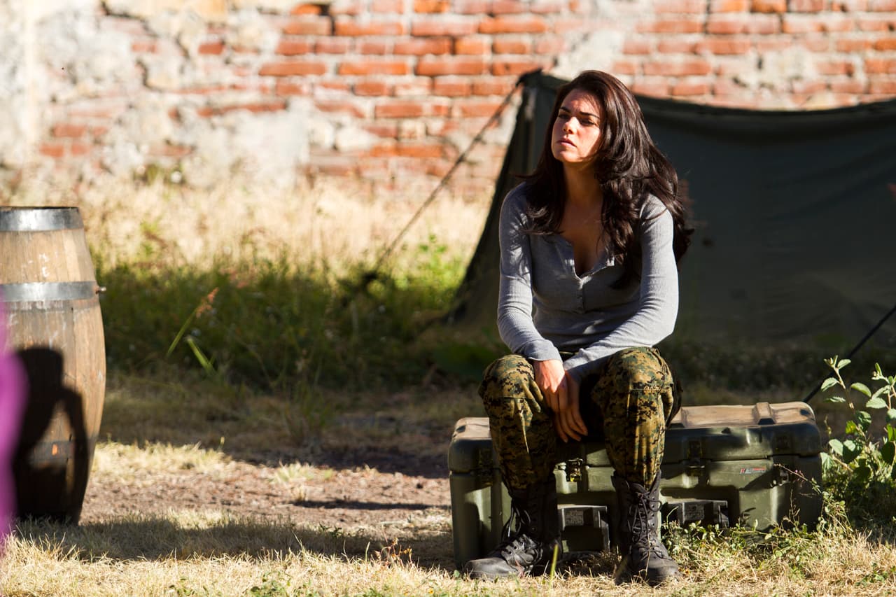 Sabía que la piloto aprovecharía cualquier descuido para huir.