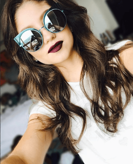 Es fanática del maquillaje y siempre sorprende a sus seguidores con distintos looks en redes sociales.