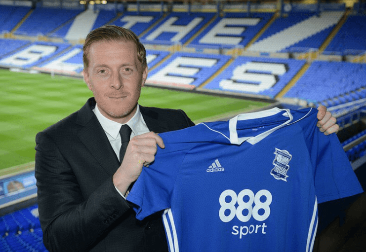 Fanático del Birmingham se tatúa la cara del entrenador en el trasero