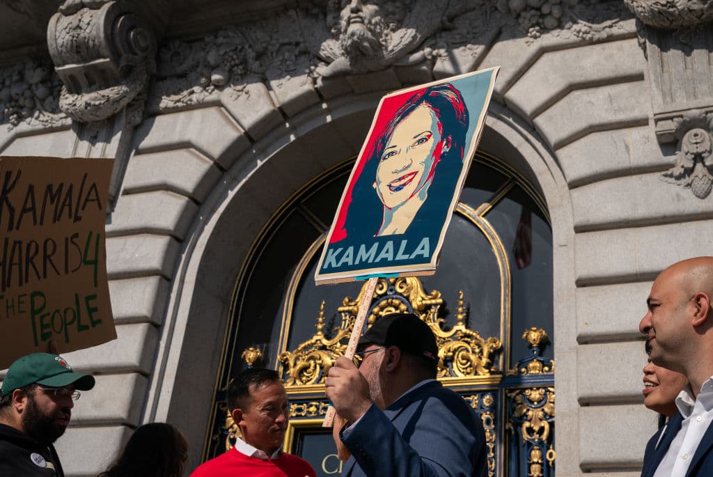 En el 2004, Kamala Harris ganó la elección para Fiscal del Distrito de San Francisco. Revalidó y de ahí salió en 2011, cuando fue electa Fiscal General del estado de California.