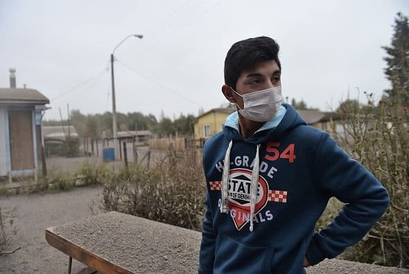 Precisamente, en Ensenada los pobladores han tenido que usar cubrebocas para proteger sus vías respiratorias de la ceniza.
