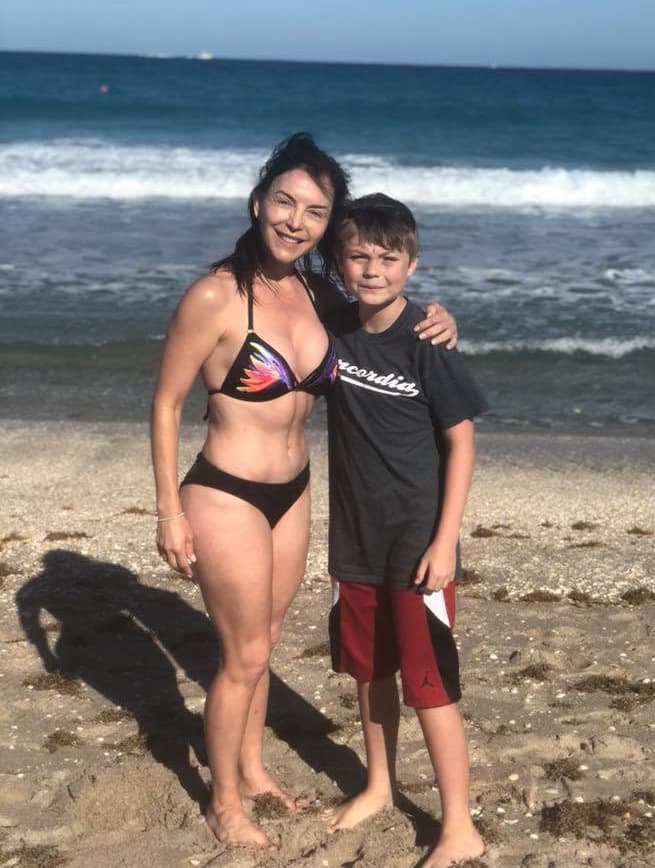 Tiempo después del nacimiento de su primogénita, Laura dio a luz a su segundo hijo, Patricio. Debido a que enfrentó diversas complicaciones de salud con ese embarazo, prometió que si el niño nacía sano entonces ella adoptaría.