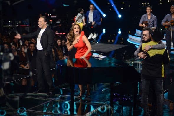 ¿Espinoza o Cristian? Ambos cantantes trataron de explicar cómo se seduce a una dama y dieron tremenda clase de consejos, los cuales aplicaron con la bella Galilea Montijo.