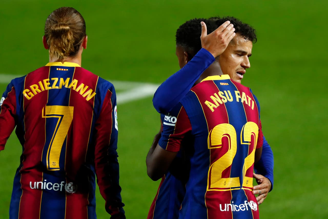 El Barcelona inicia con el pie derecho en la era Koeman. Con cuatro goles, el Barcelona gana al Villarreal durante la tercera jornada. Ansu Fati se se estrenó con dos goles, Messi anotó el tercero y Pau Torres el cuarto gol.