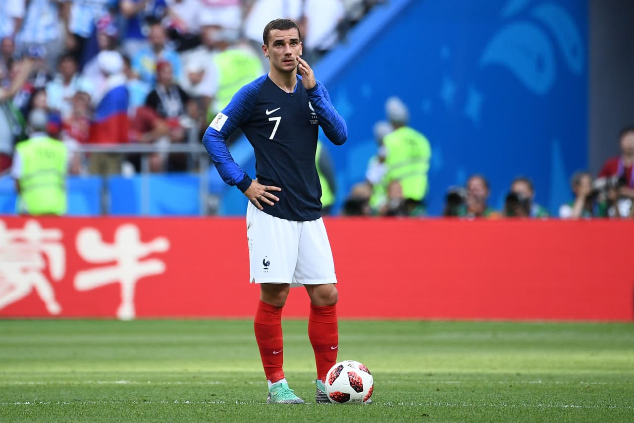 Los goles de Di María y Mercado dejaron a Antoine atónito. No se explicaba cómo se les estaba yendo el partido de las manos.