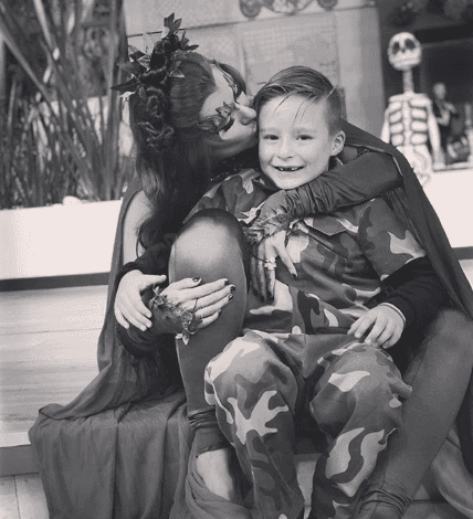 Galilea y Mateo durante las grabaciones de un programa de televisión.