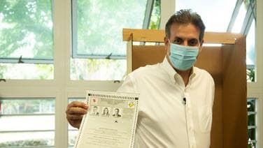 Por su parte, el precandidato a la gobernación por el PPD, 
<a href="https://www.univision.com/local/puerto-rico-wlii/temas/eduardo-bhatia">Eduardo Bhatia</a>, sostuvo que respeta la decisión del Tribunal Supremo. "Espero que sea un primer paso para sanar la herida tan profunda que la corrupción e ineptitud del PNP han abierto en nuestra democracia. Mi llamado ahora es a que todos los puertorriqueños salgan a votar este domingo". 
<br>