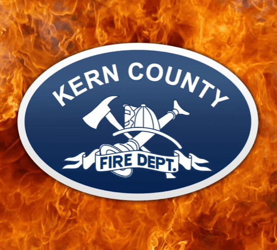 Bomberos apagan el fuego de una casa en tres horas y las llamas de un edificio de 10 mil pies cuadrados