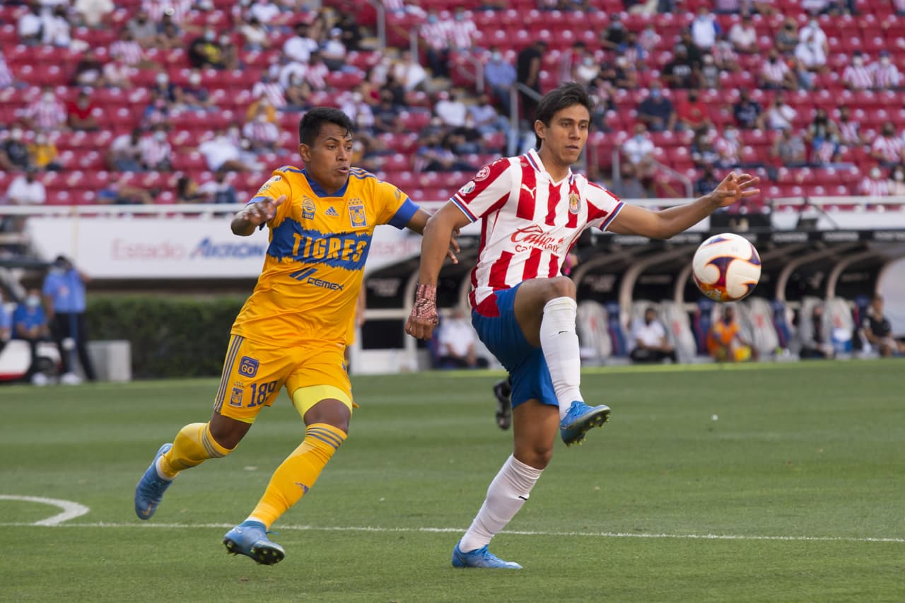 Las Chivas no logran hacer pesar la localía y terminan empatando sin goles en el Estadio Akron.