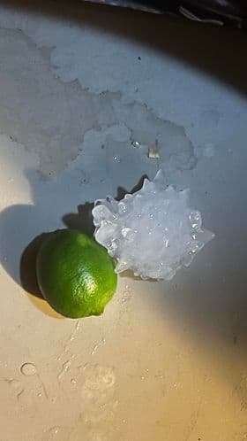 En Seagoville el granizo cayó del tamaño de un limón, y Estefanía Granados tomó esta fotografía.