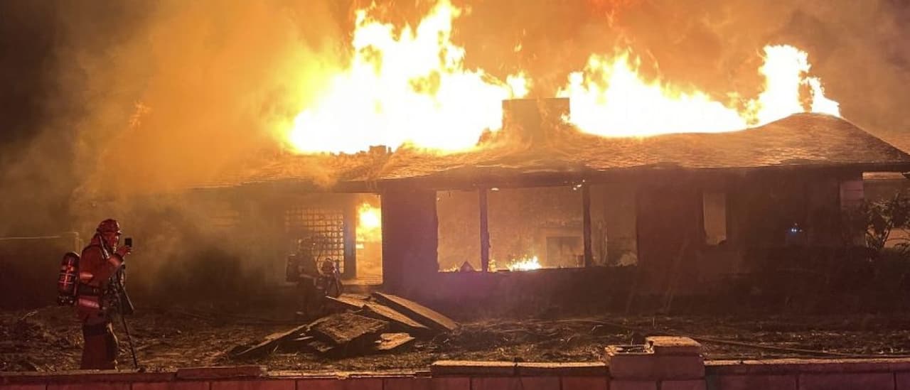 Al día siguiente por la noche de nueva cuenta fueron alertados de un incendio en una casa.