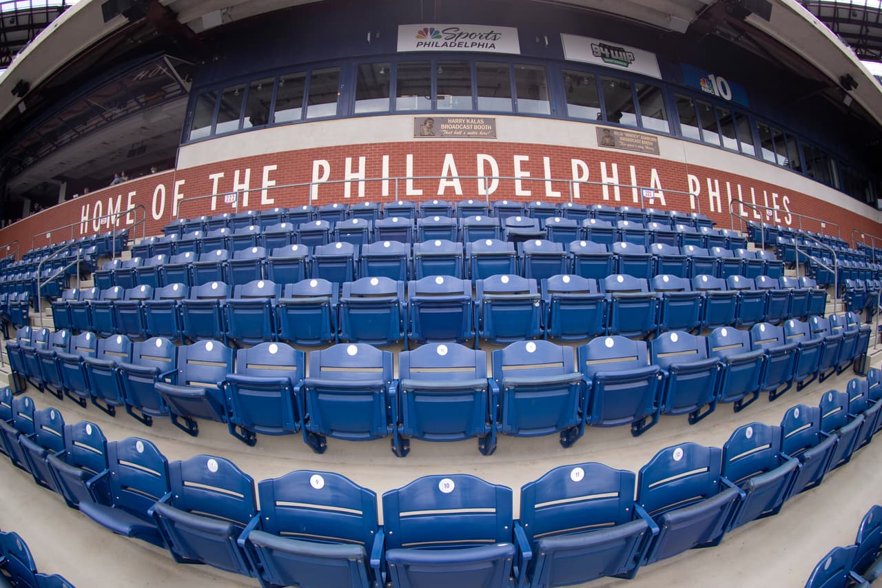 El campo permaneció mayormente vacío durante el entrenamiento.