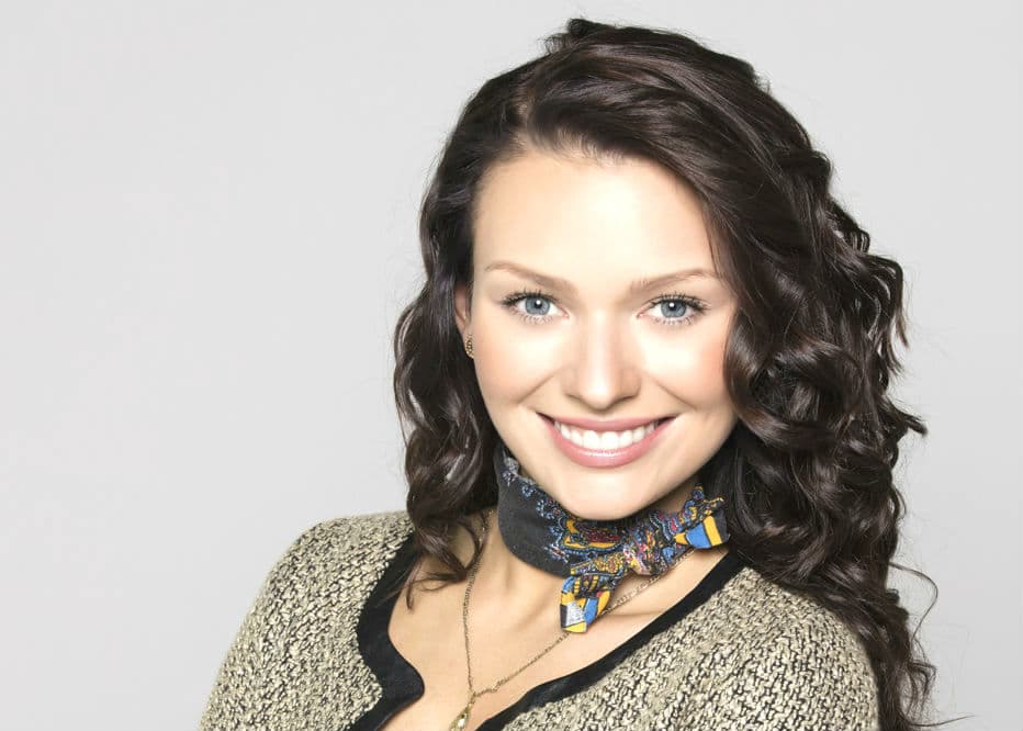 Irina Baeva es 'Luciana', quien se enamorará de su patrón, al que le tiene mucho cariño y respeto desde su infancia.