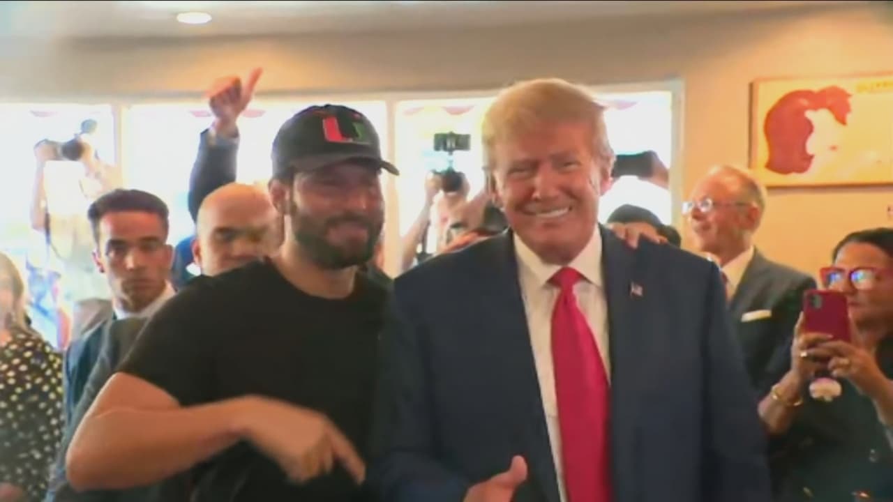 Trump visita el icónico restaurante del exilio cubano Versailles en Miami tras comparecer en corte federal
