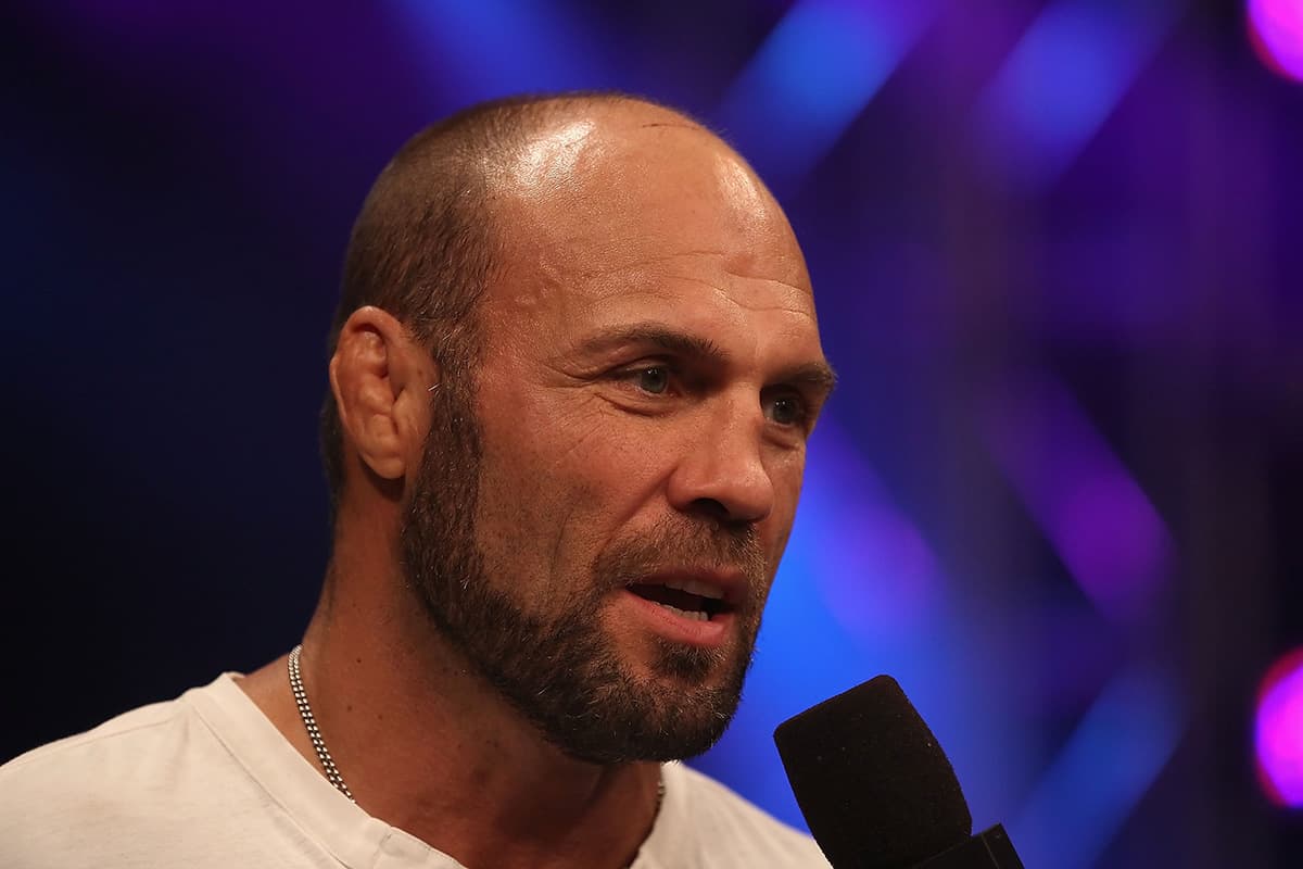 Una leyenda de las MMA, Randy Couture, claramente no escapó a los efectos de la oreja de coliflor.