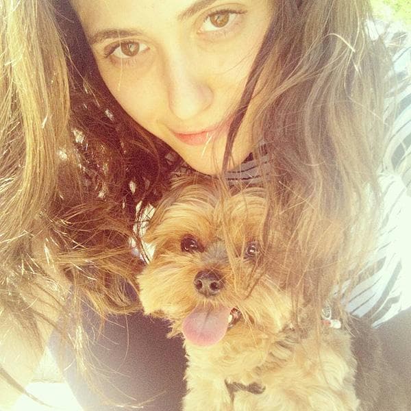 “Todos los días deberían ser #NationalDogDay”- Emmy Rossum.