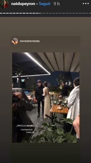 Según muestran las fotos publicadas en sus historias de Instagram, sólo invitaron a
<b><a href="https://www.instagram.com/natdupeyron/" target="_blank">familiares y amigos cercanos</a></b>.