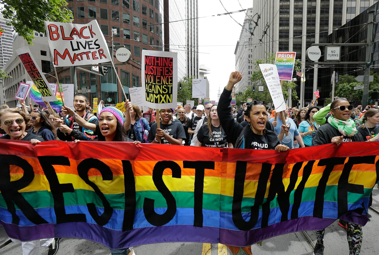 Un llamado a la igualdad de costa a costa: así se festejó el desfile del orgullo gay en Nueva York, Chicago y San Francisco
