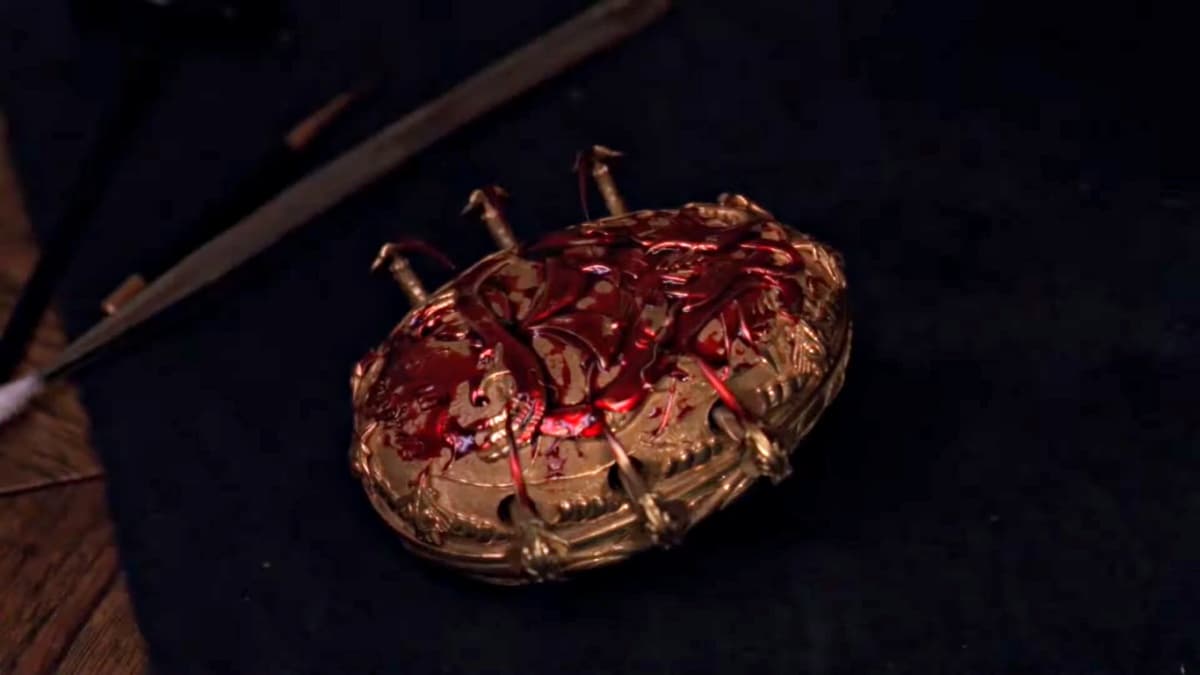 La historia se centra en un artefacto conocido como Cronos, el cual fue creado por un alquimista de la Edad Media. En su interior se encuentra un insecto vampiro, que tiene el don de dar la vida eterna.