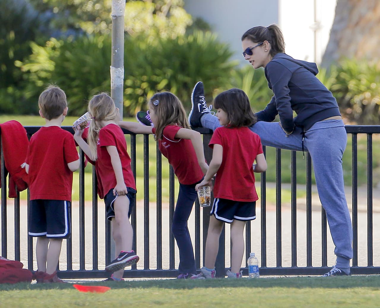 Todos viendo si llegaban al barandal.