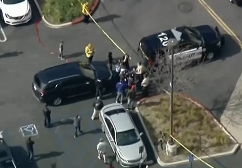 Tiroteo en un centro comercial del sur de California deja una persona muerta y otra herida
