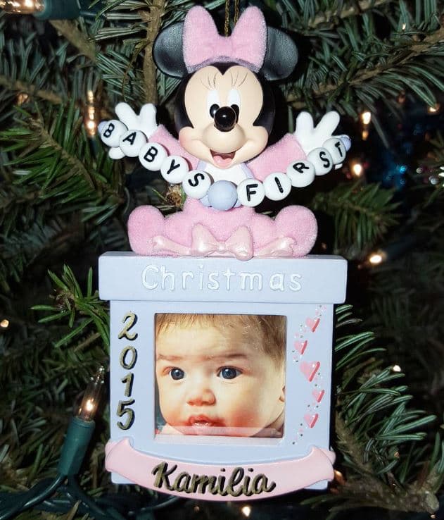 Sus fotos adornaban el árbol de navidad.