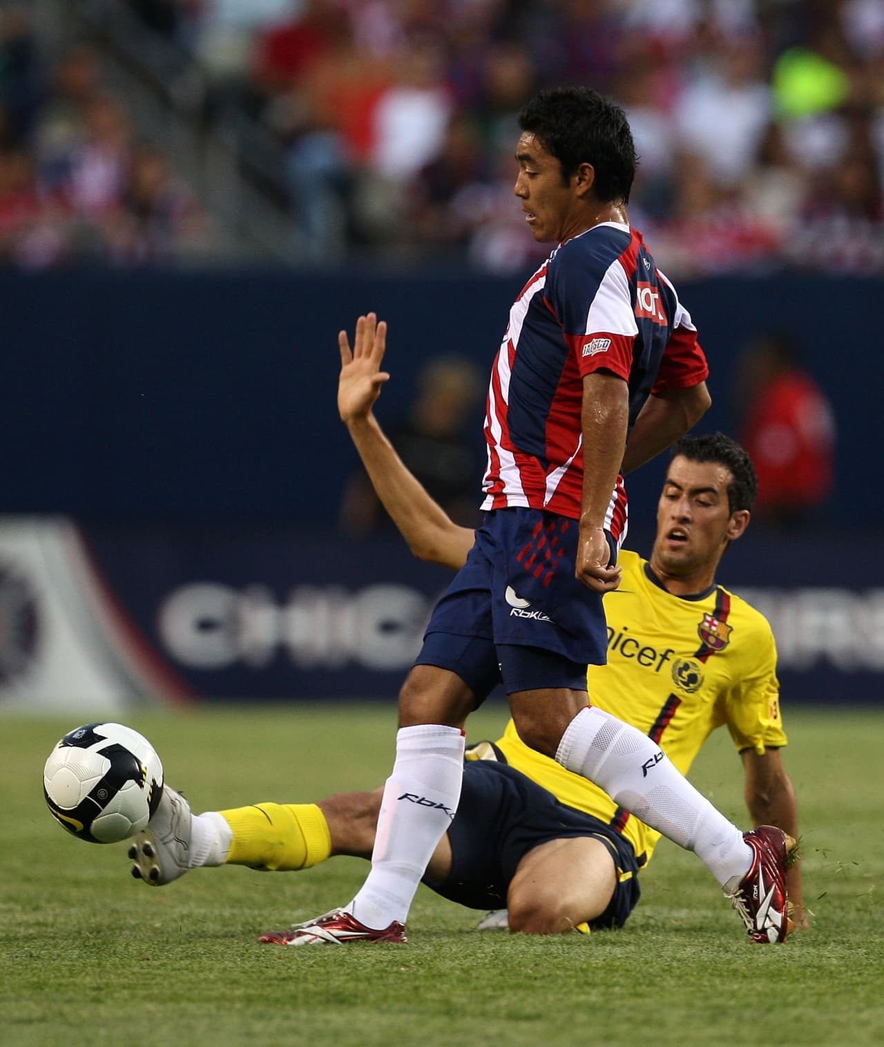 En sus primeros años con el Rebaño Sagrado, deslumbró con goles espectaculares, incluidos un par al Barcelona que levantó el interés por sus servicios en Europa.