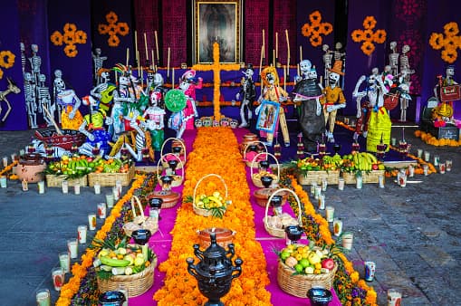 Altares para el Día de Muertos inundan a San Antonio