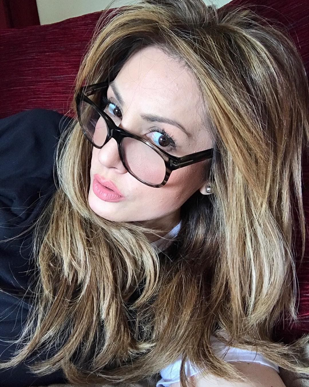 Al recibir decenas de comentarios sobre su nueva imagen, 
<b><a href="http://www.univision.com/temas/paty-navidad">Paty</a></b> decidió poner un alto a las especulaciones y escribió en su cuenta de Instagram la siguiente explicación: "NO ME HE HECHO ABSOLUTAMENTE NADA, TAMPOCO ME INYECTO BOTOX, ya que soy ALÉRGICA a muchísimas cosas, entre ellas a las toxinas botulínicas, la única que me he hecho Y ES LA MEJOR CIRUGÍA QUE ME PUDE HACER EN LO QUE LLEVO DE VIDA, "LA CIRUGÍA INTERNA" me desintoxique de todo el cúmulo de veneno que vamos almacenando sin darnos cuenta la mayor parte del tiempo, limpie mi espíritu, purifique mi alma, sane mi corazón y libere a mi mente de ataduras, miedos, resentimientos, culpas, tristezas, etc".