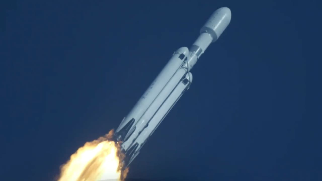 Así fue el lanzamiento del SpaceX Falcon Heavy desde Florida al espacio