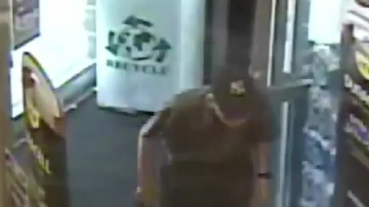 Anciano es buscado tras exhibirse ante una niña de 11 años en Long Island City, reporta la policía