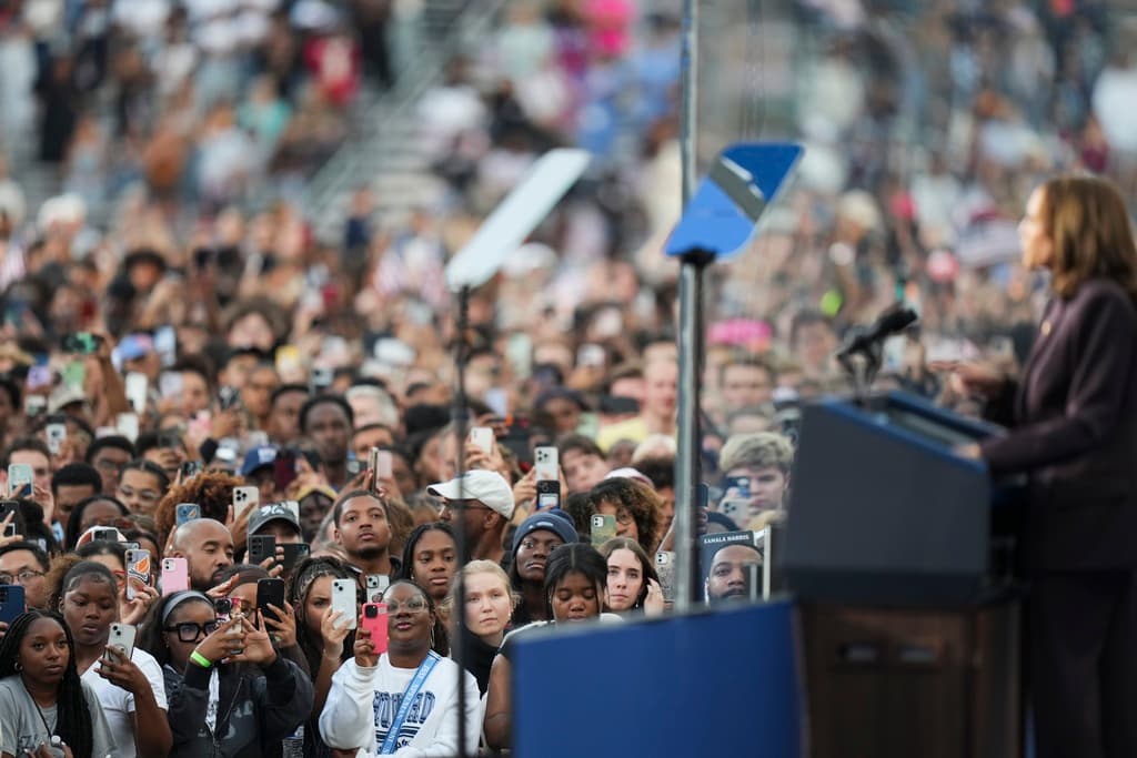 La vicepresidenta Kamala Harris aseguró que reconocía la derrota y que ese paso hace la diferencia entre una democracia y una monarquía o una tiranía.