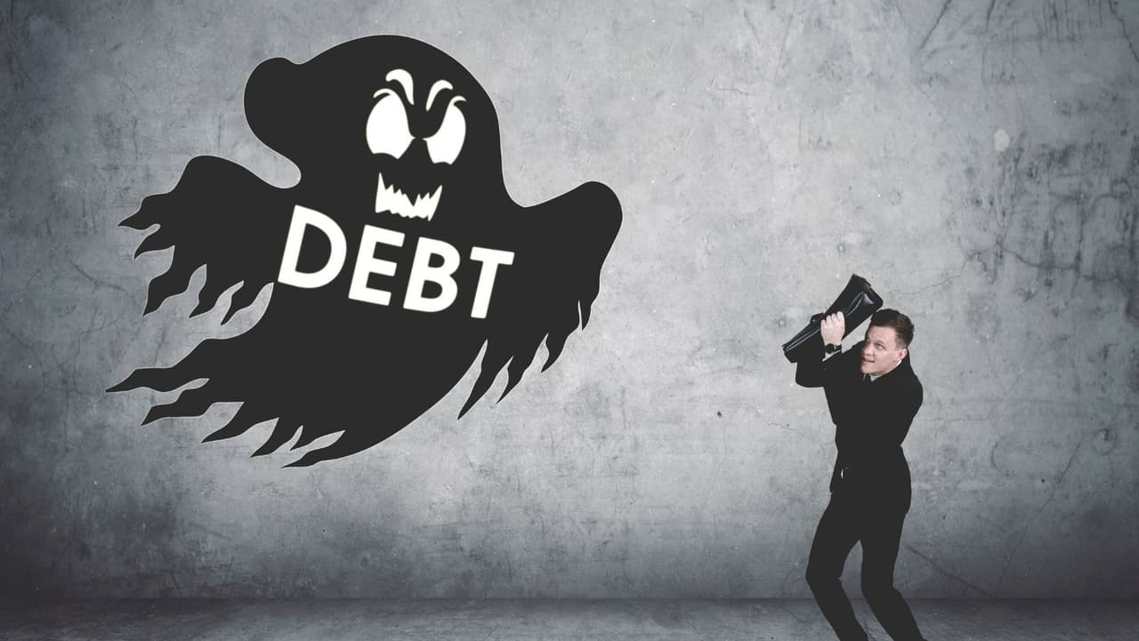 <b>¿Puedo ir a la cárcel por tener deudas? </b>Según la
<b> CFPB</b>, hay muy pocas situaciones que podrían resultar en que lo arresten por una deuda impaga: primero, si su deuda está relacionada con una actividad delictiva, por ejemplo, restitución no pagada por un delito, y segundo, si ignora una corte. pedido. En la mayoría de las demás situaciones, no será
<b>arrestado</b> por deudas impagas.