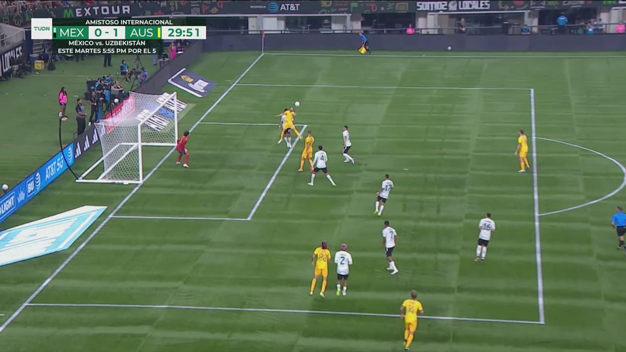 ¡Australia quiere el segundo! Boyle falla en el remate