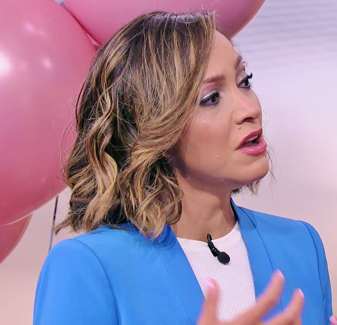 El momento que los llevó a las lágrimas fue cuando la periodista hondureña compartió una anécodta del gran corazón que tiene Ana Patricia: "Quiero agradecerte a ti, también a Luis, porque ustedes no lo saben, pero ellos tuvieron un gesto muy bonito con mi familia y conmigo cuando venía el huracán en el 2017: nos dieron las llaves de su casa para mi familia, porque no teníamos en ese momento donde estar".
<br>