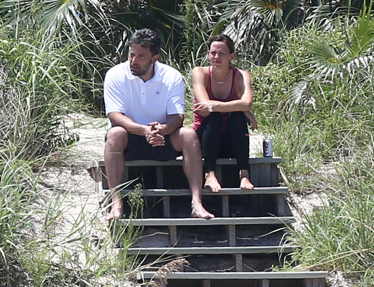 La imagen del actor está muy deteriorada.