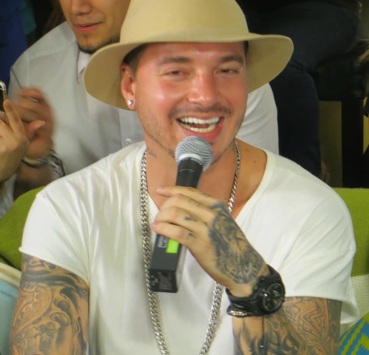 El cantante originario de Medellín también habló de sus redes sociales.