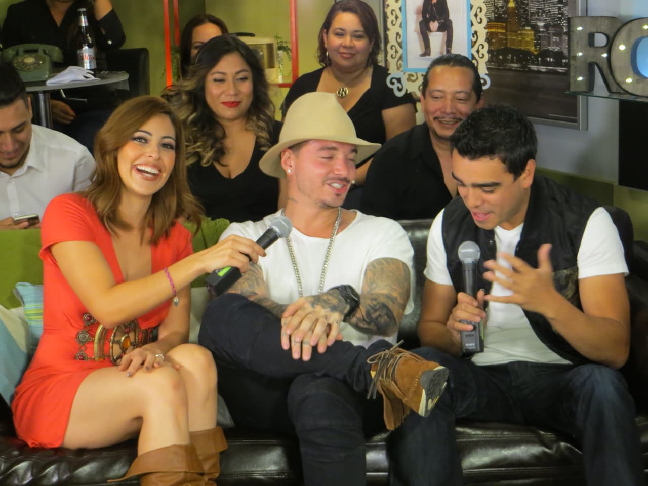 Del video de "Ginza" dijo que está inspirado en los ninjas y que es muy diferente a lo que hacen otros reggaetoneros, pues quería innovar.