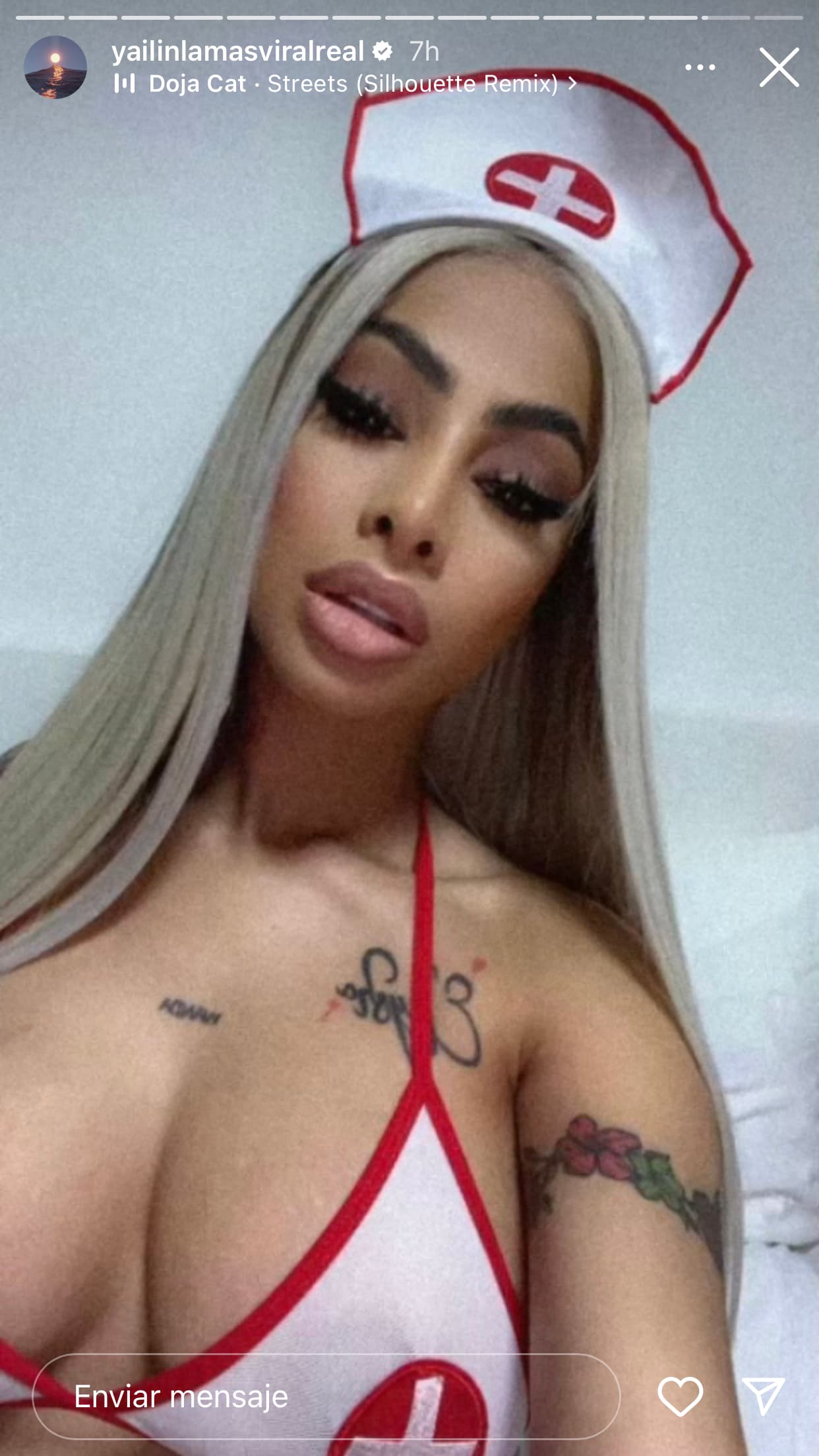 La dominicana no dejó en claro la razón de su atuendo. Solo fueron un par de 'selfies' con ese disfraz.
<br>