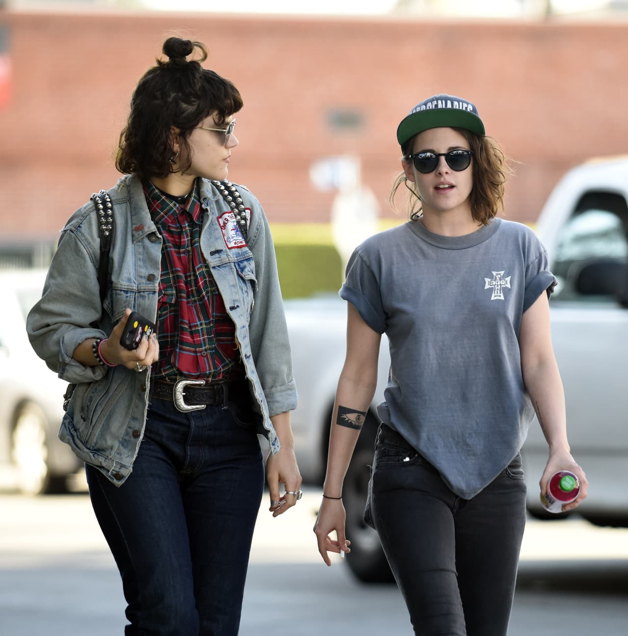 Es el segundo romance con una mujer que le conocemos.