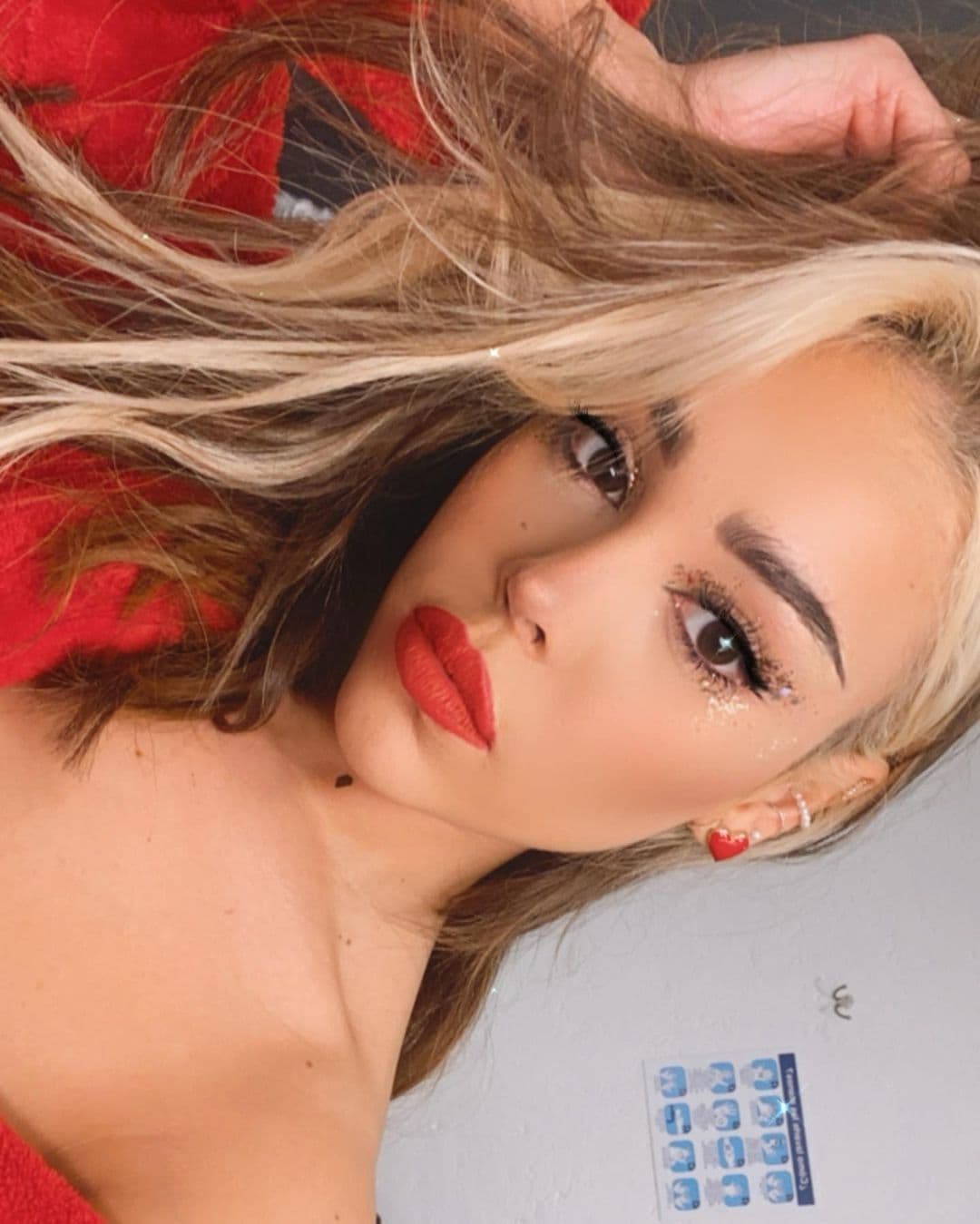 Pero desarrollarse en esta industria no siempre ha sido fácil. Durante una 
<a href="https://www.gq.com.mx/entretenimiento/articulo/danna-paola-entrevista-sobre-elite-y-su-antes-y-despues" target="_blank">entrevista para 'GQ'</a> reveló que la fama no le permitió vivir muchas cosas y a los 14 años le costó comprenderlo.