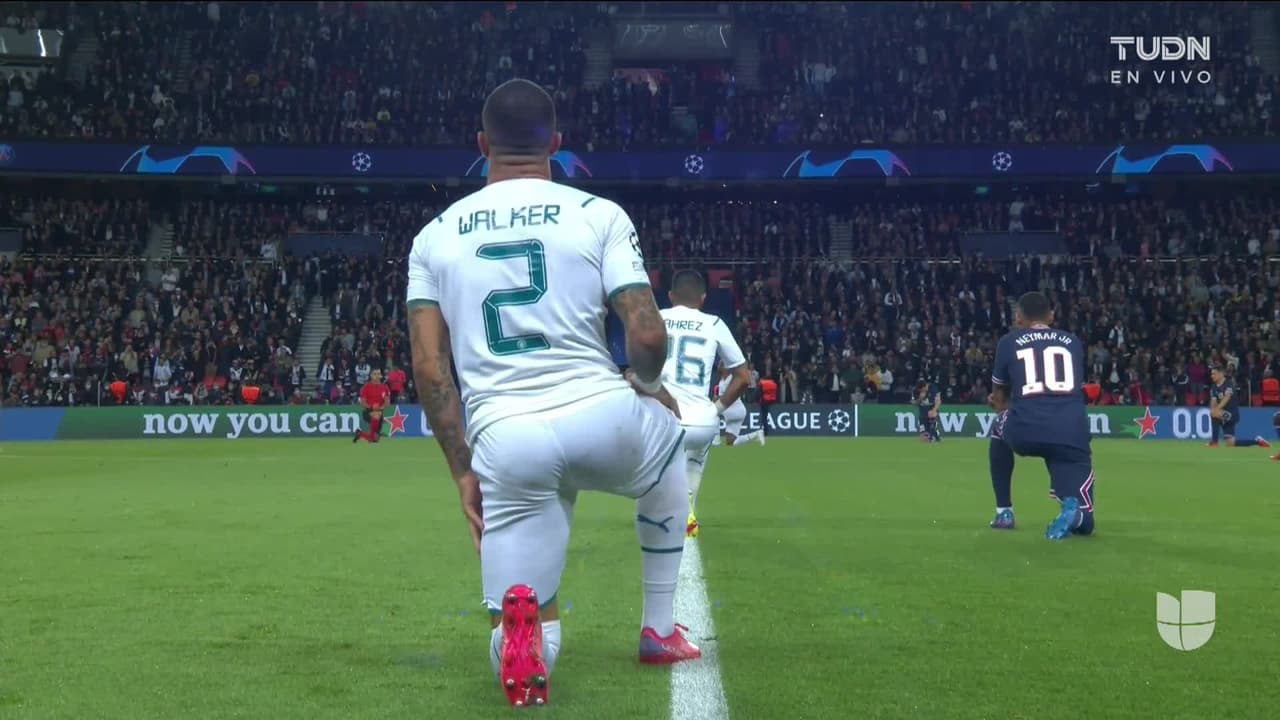 Arranca el partido y la pelota está en juego.