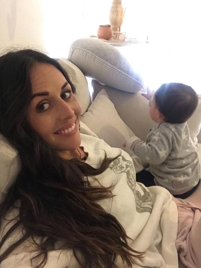 Zuria Vega se convirtió en madre 
<b><a href="https://www.univision.com/programas/novelas/zuria-vega-regresa-a-las-telenovelas-con-daniel-arenas-despues-de-mama">el 11 enero de 2017</a></b>, tan solo tres meses después de 
<b>que falleciera su padre, el primer actor Gonzalo Vega</b>, quien murió el 10 de octubre de 2016 tras una larga y dura batalla contra el síndrome mielodisplásico, un tipo de cáncer en la médula ósea.