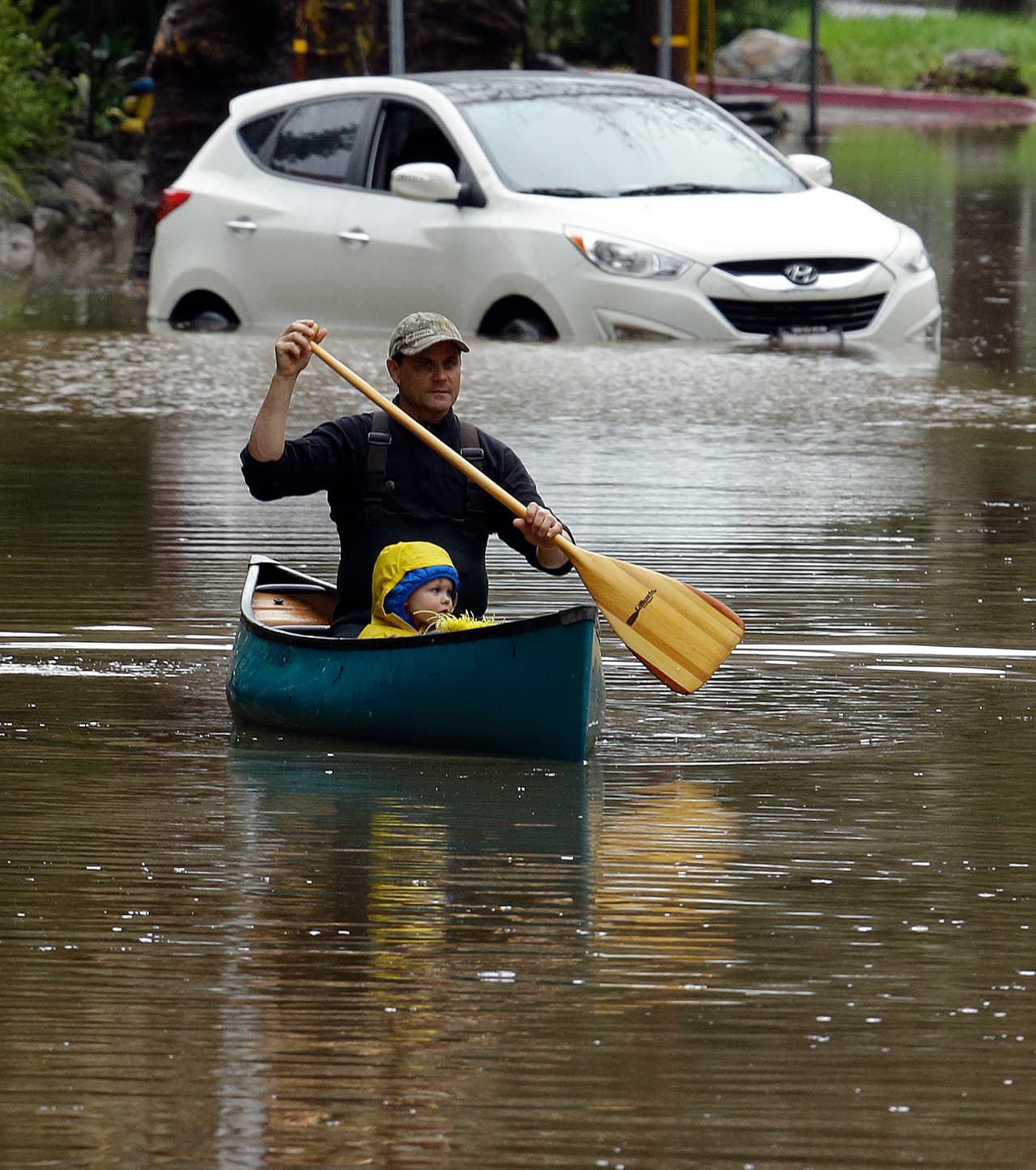 Después de las lluvias algunas calles se convirtieron en apacibles ríos.