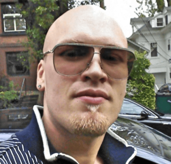 Lane Maurice Davis, de 33, acusado de apuñalar a muerte a su padre y figura del movimiento 'Alt-Right' en Seattle, Washington.