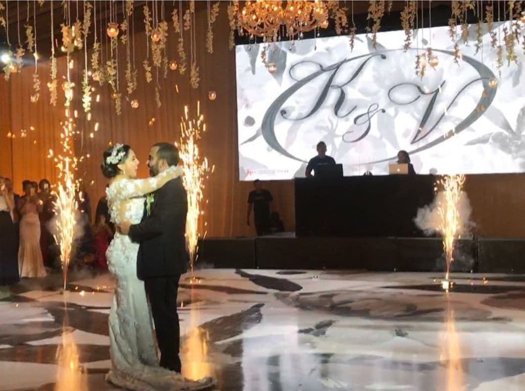 La pareja eligió bailar el tema de Carlos Rivera “Otras Vidas”.